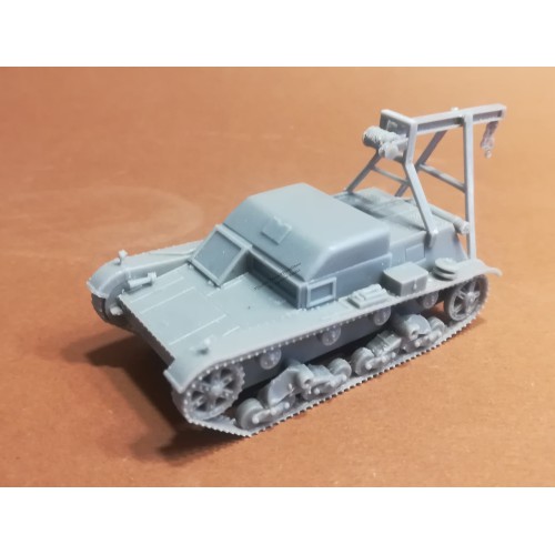 Pz.Kpfw. 7TP (p) recovery with crane.