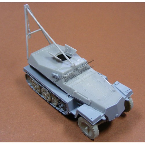 SdKfz 253 with crane.