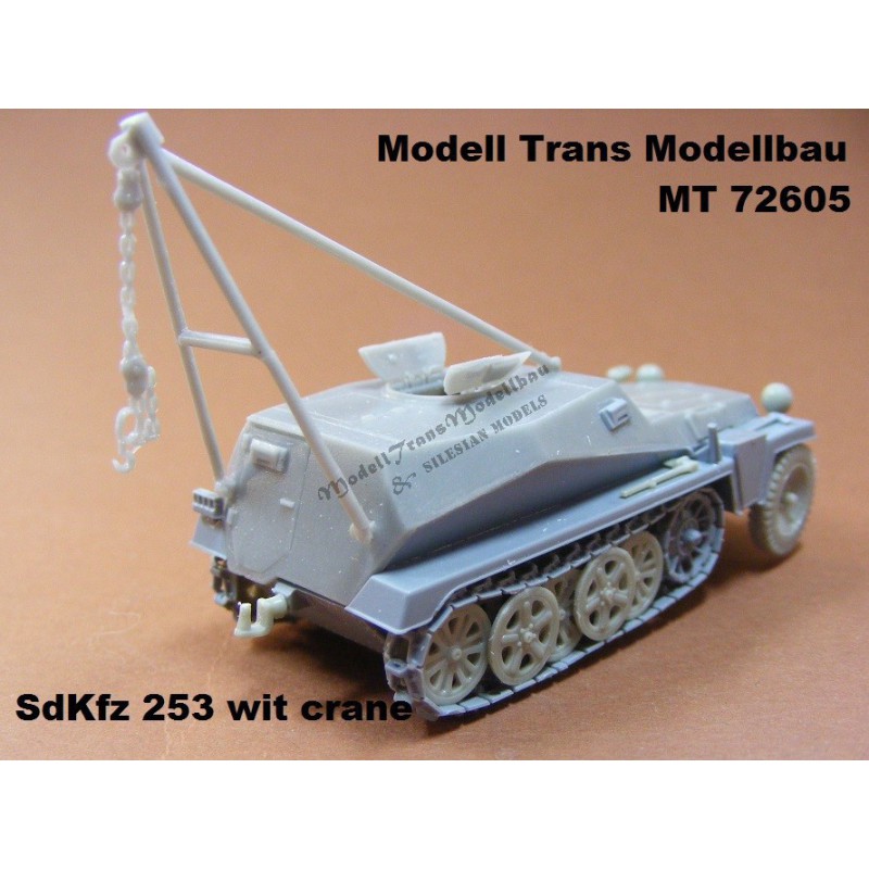 SdKfz 253 with crane.