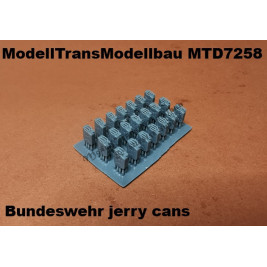 Bundeswehr jerry cans. 20 parts.