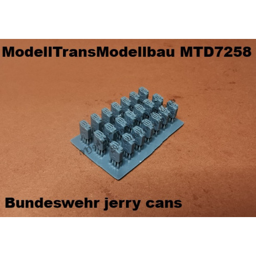 Bundeswehr jerry cans. 20 parts.